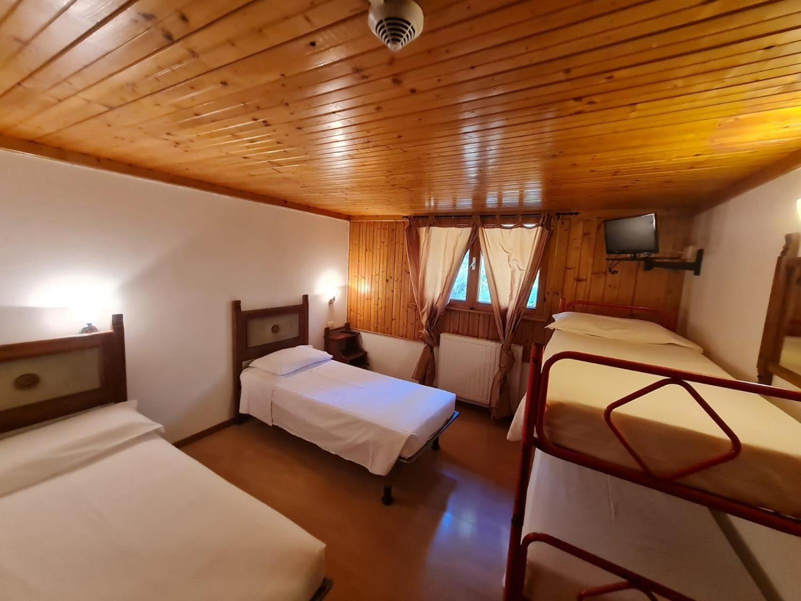 Hostel Il Pirata Cavareno Ngoại thất bức ảnh