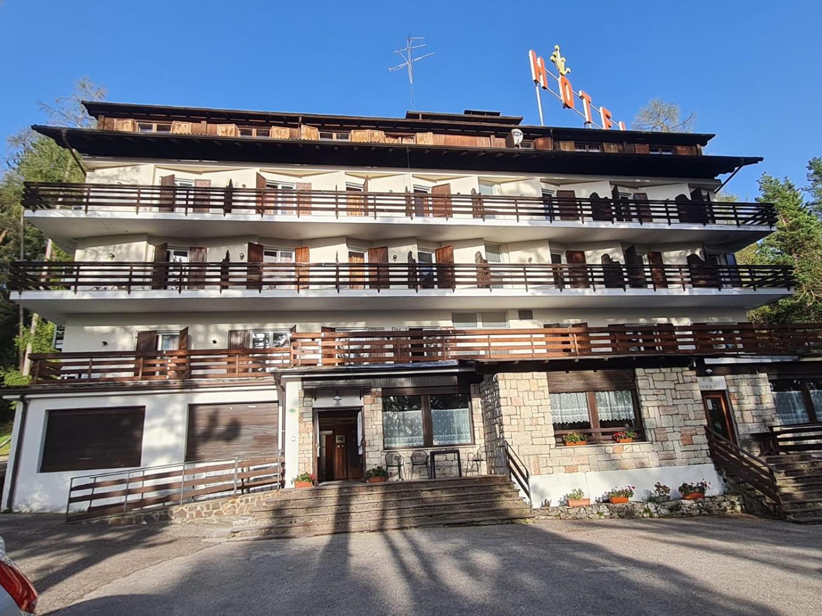 Hostel Il Pirata Cavareno Ngoại thất bức ảnh